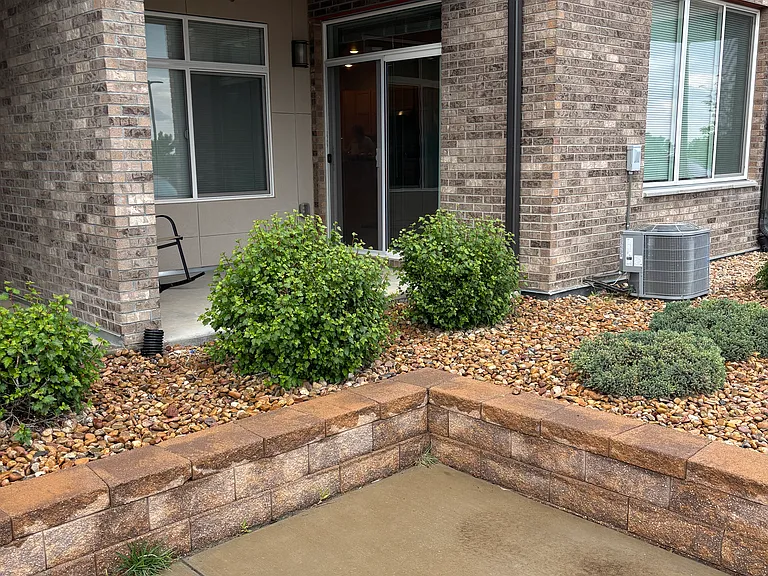 Nicely landscaped for a warm-home feeling.