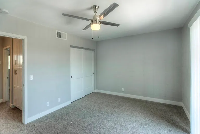 The Harlow Apartments — Photo 28