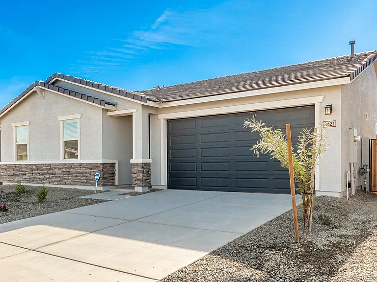 8821 W Agora Ln — Photo 2