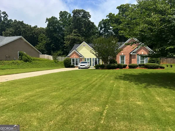 5603 Newberry Point Dr, Flowery Branch, GA 30542