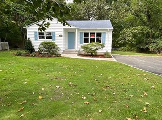 250 Lakeside Trl, Ridge, NY 11961