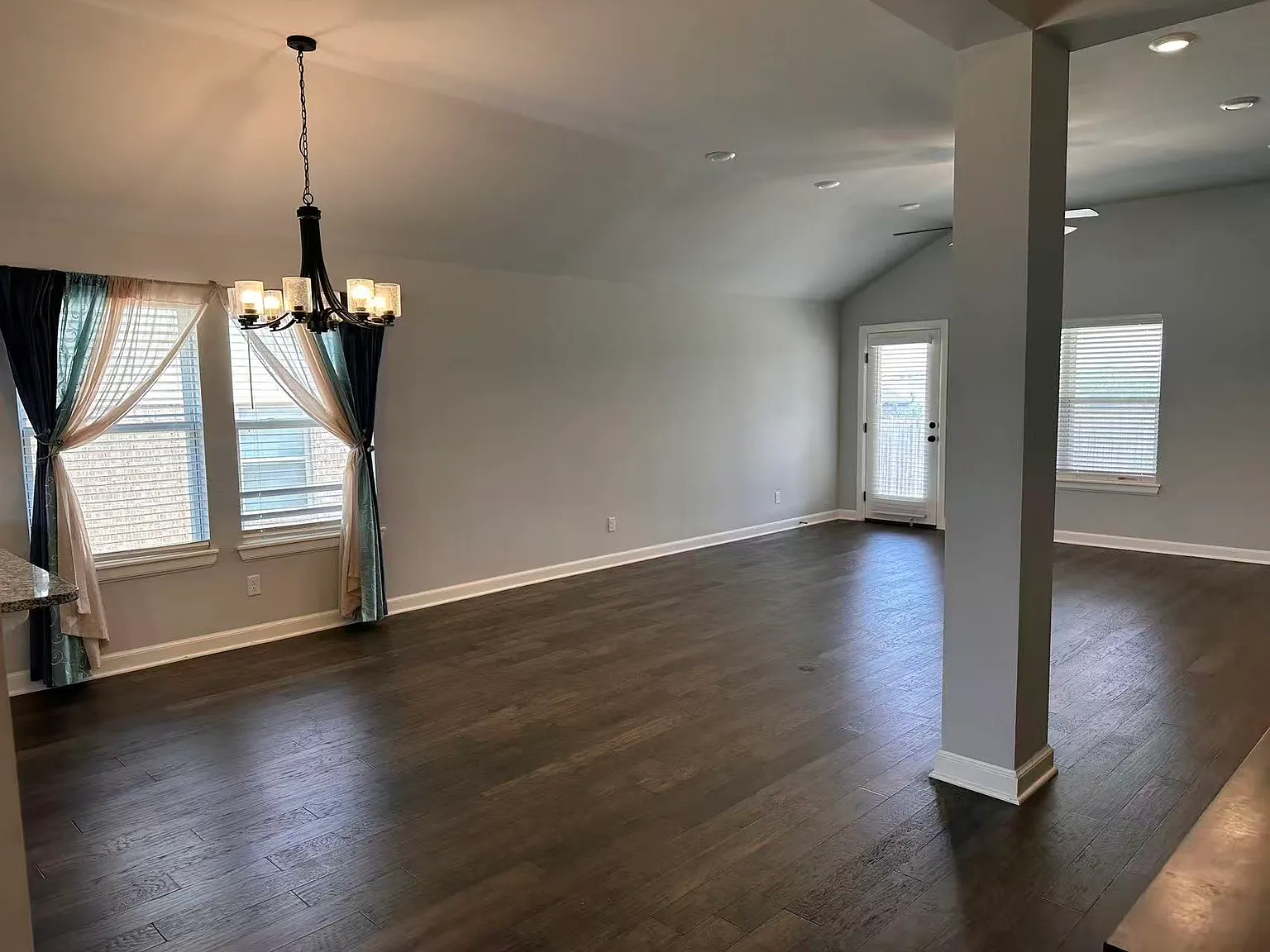 3 bed, 1682 sqft, $1,745 — Photo 3