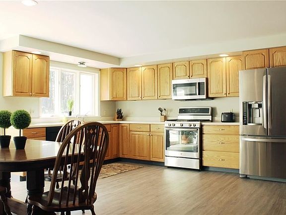 4th image of 101 Tanglewood Dr W