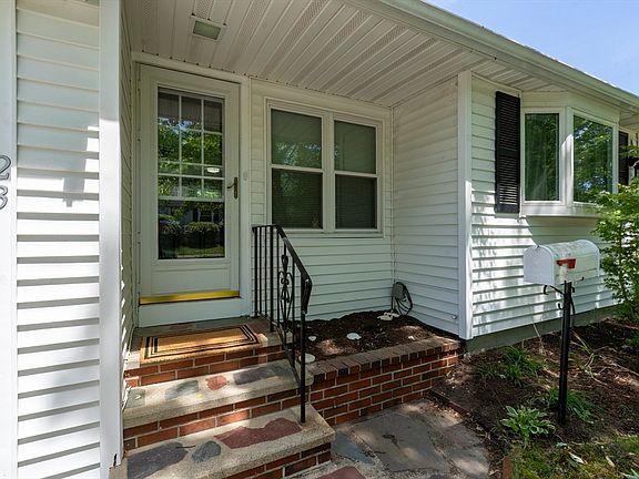 3rd image of 23 Portland Rd