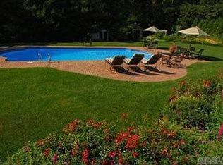 35 Hunter Dr, Syosset, NY 11791