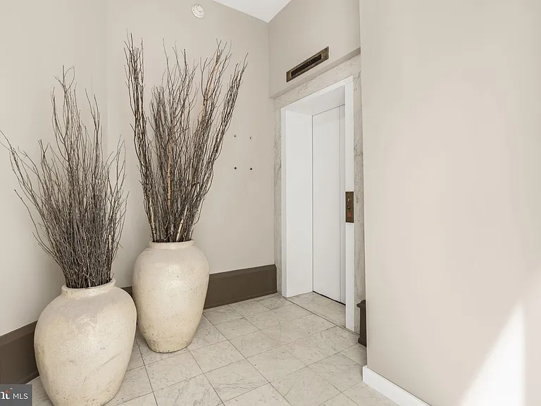1602 Locust St #4-401 — Photo 3