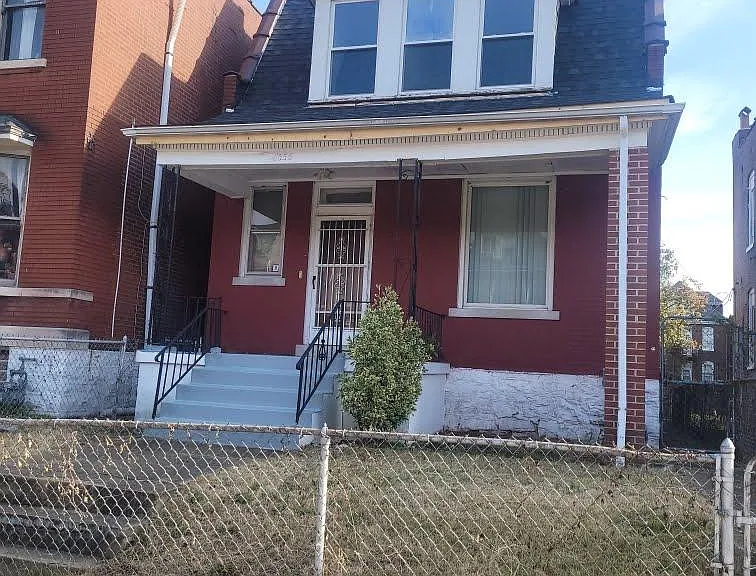 4556 Athlone Ave — Photo 1
