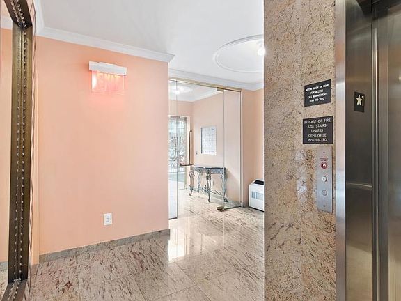 5th image of 2582 37th St #3C