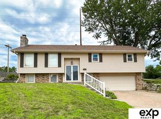 11337 Leavenworth Cir, Omaha, NE 68154