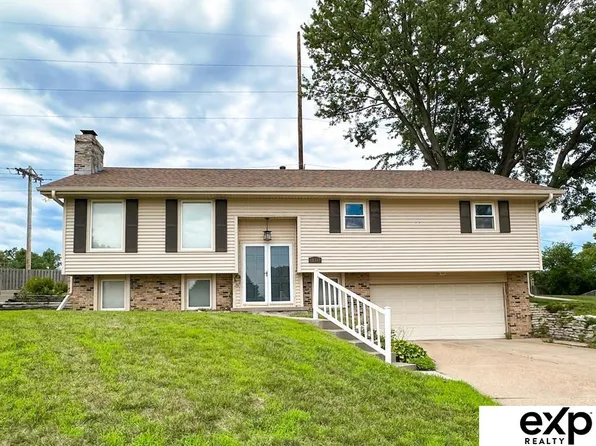 11337 Leavenworth Cir, Omaha, NE 68154