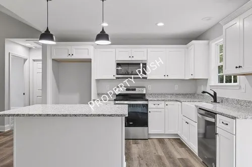 2255 Eaton Dr SE Photo 1