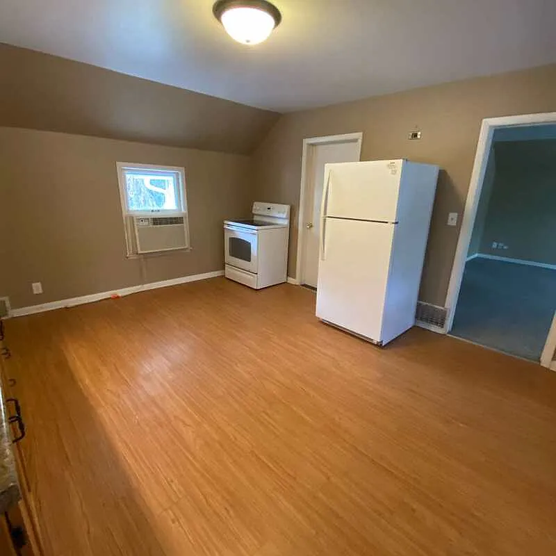 1 bed, 1.0 bath, $825 — Photo 3