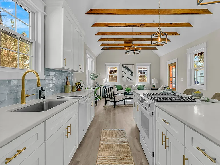 6 Addison St — Photo 2