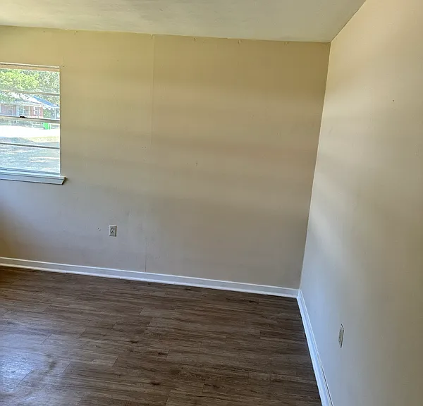 103 E Scott St — Photo 17