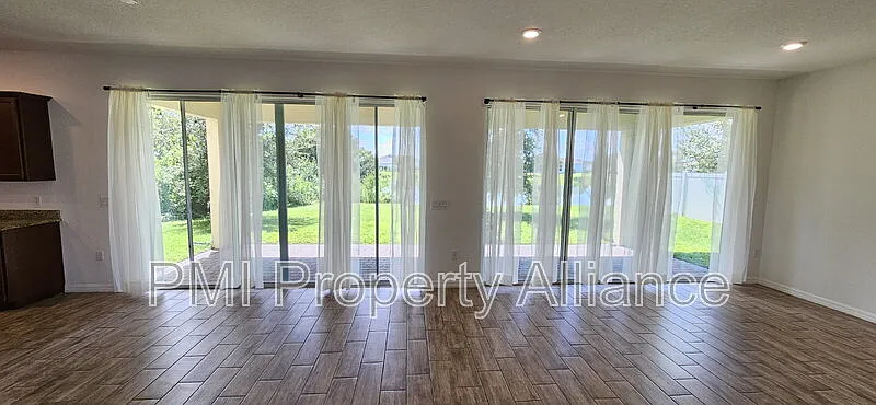 4 bed, 3.0 bath, 2909 sqft, $2,449 — Photo 4