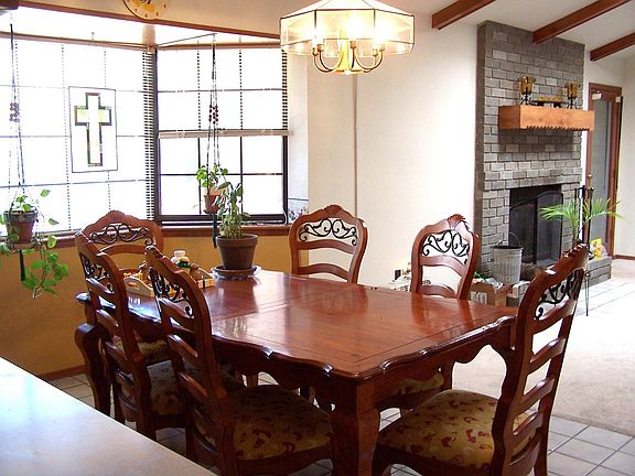 dining room with bay window