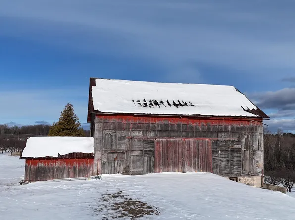 5221 N Overlook Rd, Northport, MI 49670