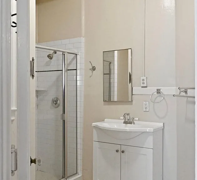 The Townsend Apartments, located at 1029 Oak Street, is a beautiful four-story, historic brick bu... — Photo 12