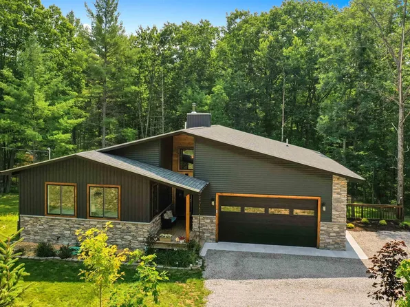 5310 Trager Rd, Traverse City, MI 49696