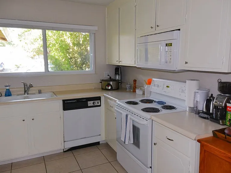 2748 Ganges Pl — Photo 2