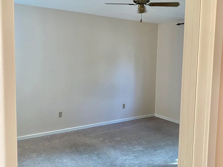 411 Lynetree Dr — Photo 12