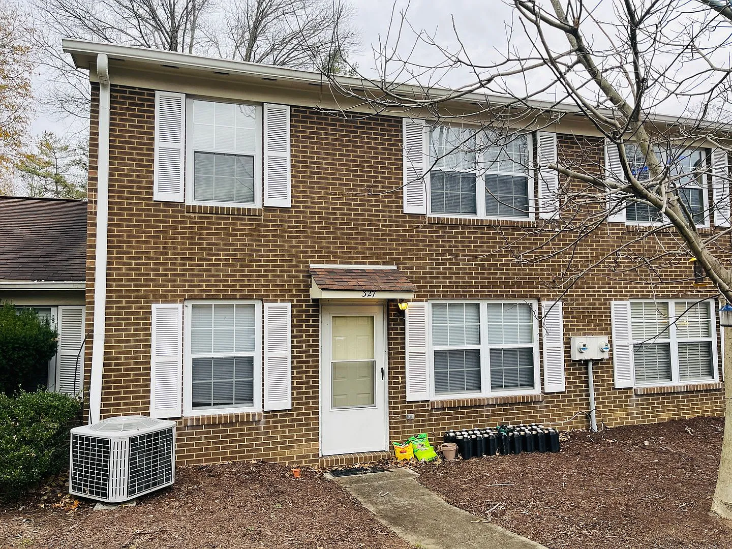 2 Bedroom 1.5 Bathroom Townhouse — Photo 2