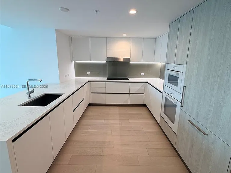 9201 E Bay Harbor Dr #303 — Photo 9