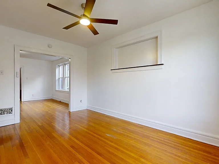 3704 Fairview Ave #2W — Photo 2