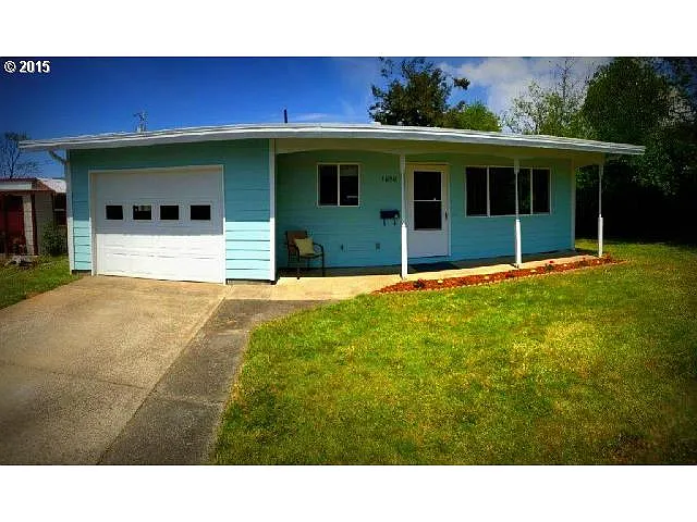 1090 Montgomery Ave photo 1