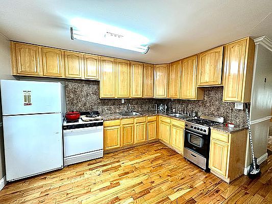 4th image of 477 Lafayette Ave #1