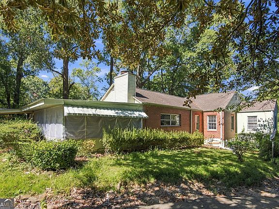 3rd image of 620 S Gordon Cir