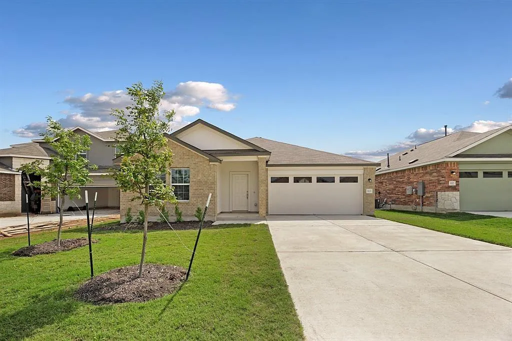 4 bed, 3.0 bath, 2356 sqft, $2,500 — Photo 1