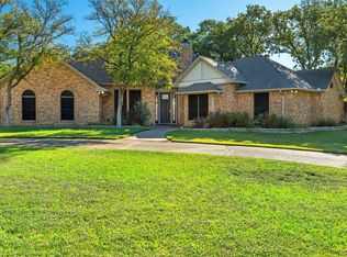 718 Shady Creek Dr, Kennedale, TX 76060