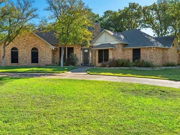 718 Shady Creek Dr, Kennedale, TX 76060