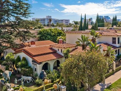 127 N Doheny Dr, Beverly Hills, CA, 90211