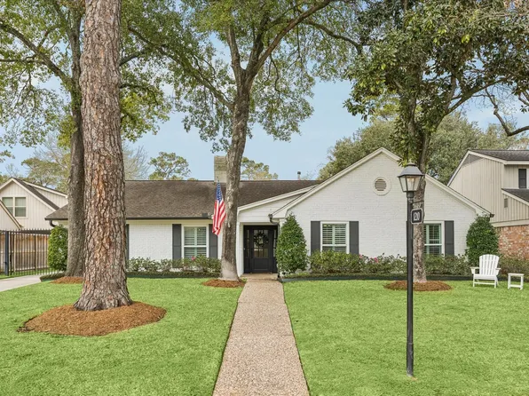 1210 Briarbrook Dr, Houston, TX 77042