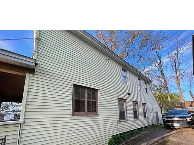 204 Seneca St #1 — Photo 6