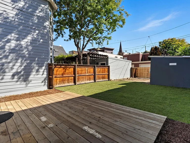 2446 Tremont Pl — Photo 11