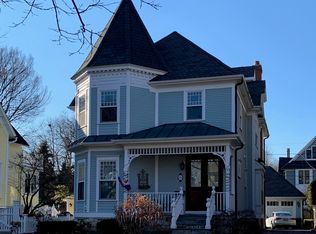104 S Waiola Ave, La Grange, IL 60525