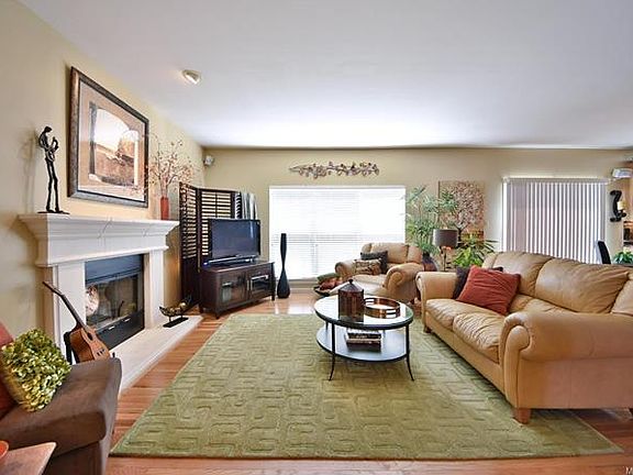 3rd image of 6 Jost Manor Ct
