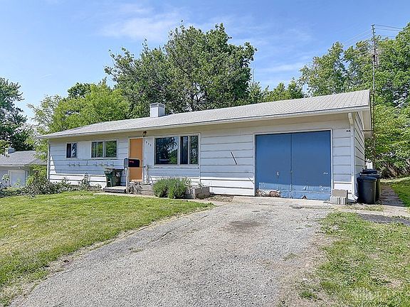 2nd image of 915 Carole St