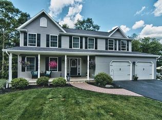 228 Pennbrook Ln, Dallas, PA 18612