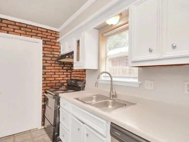 4803 Beechaven St — Photo 17