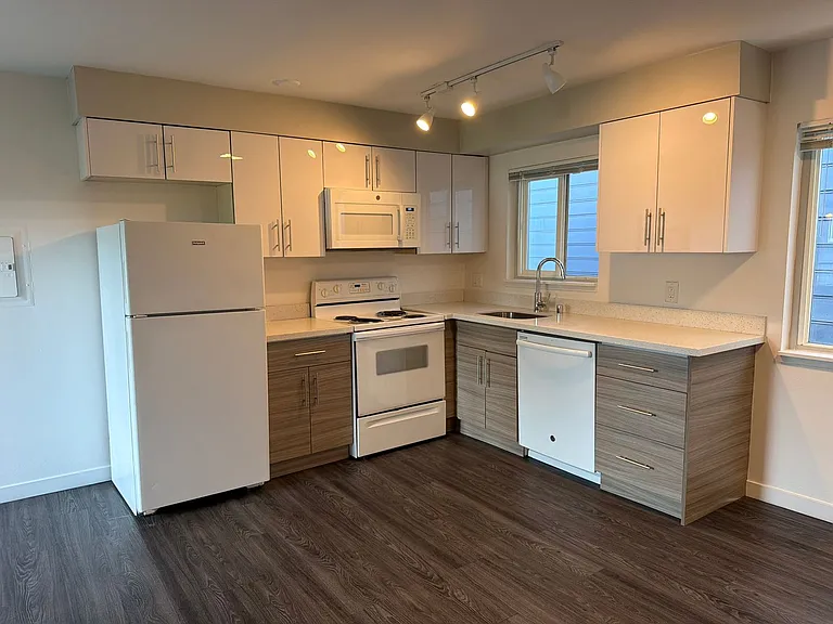 Sylvan Court — Photo 15