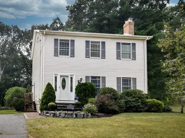 129 Rumonoski Dr, Northbridge, MA 01534