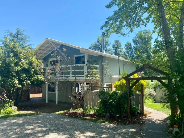 7113 Wagner Creek Rd, Talent, OR 97540