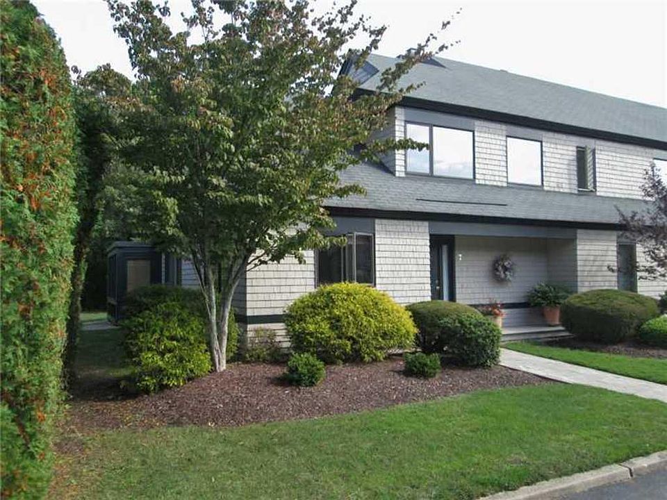 1st image of 7 Vanderbilt Dr