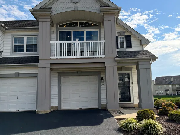 107 Crossroads Dr, Warminster, PA 18974