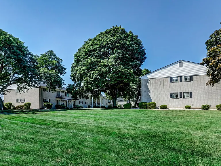 5670 Pardee — Photo 8