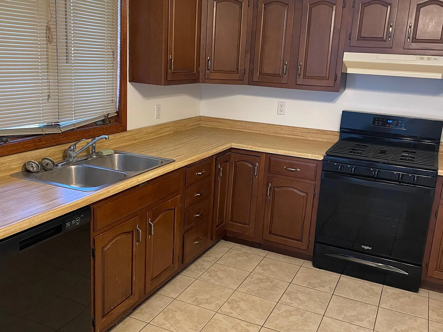 2 bed, 1068 sqft, $1,300 — Photo 4
